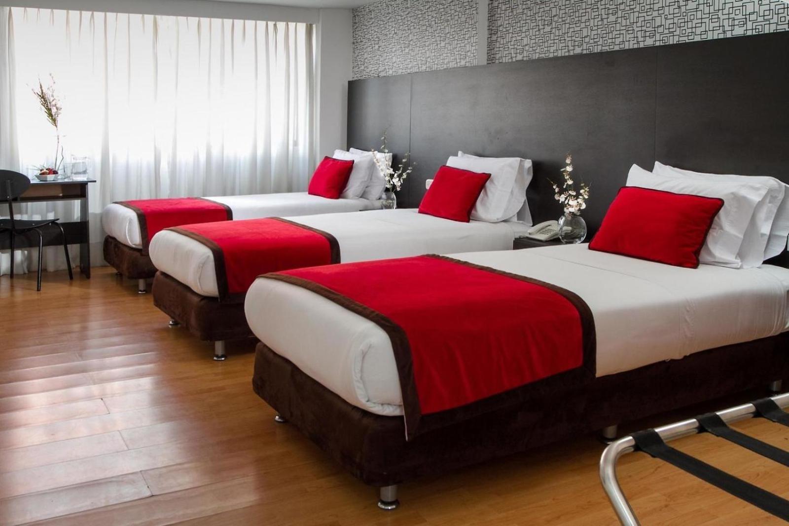 Hotel Silver Javeriana By Hospedium Богота Екстериор снимка