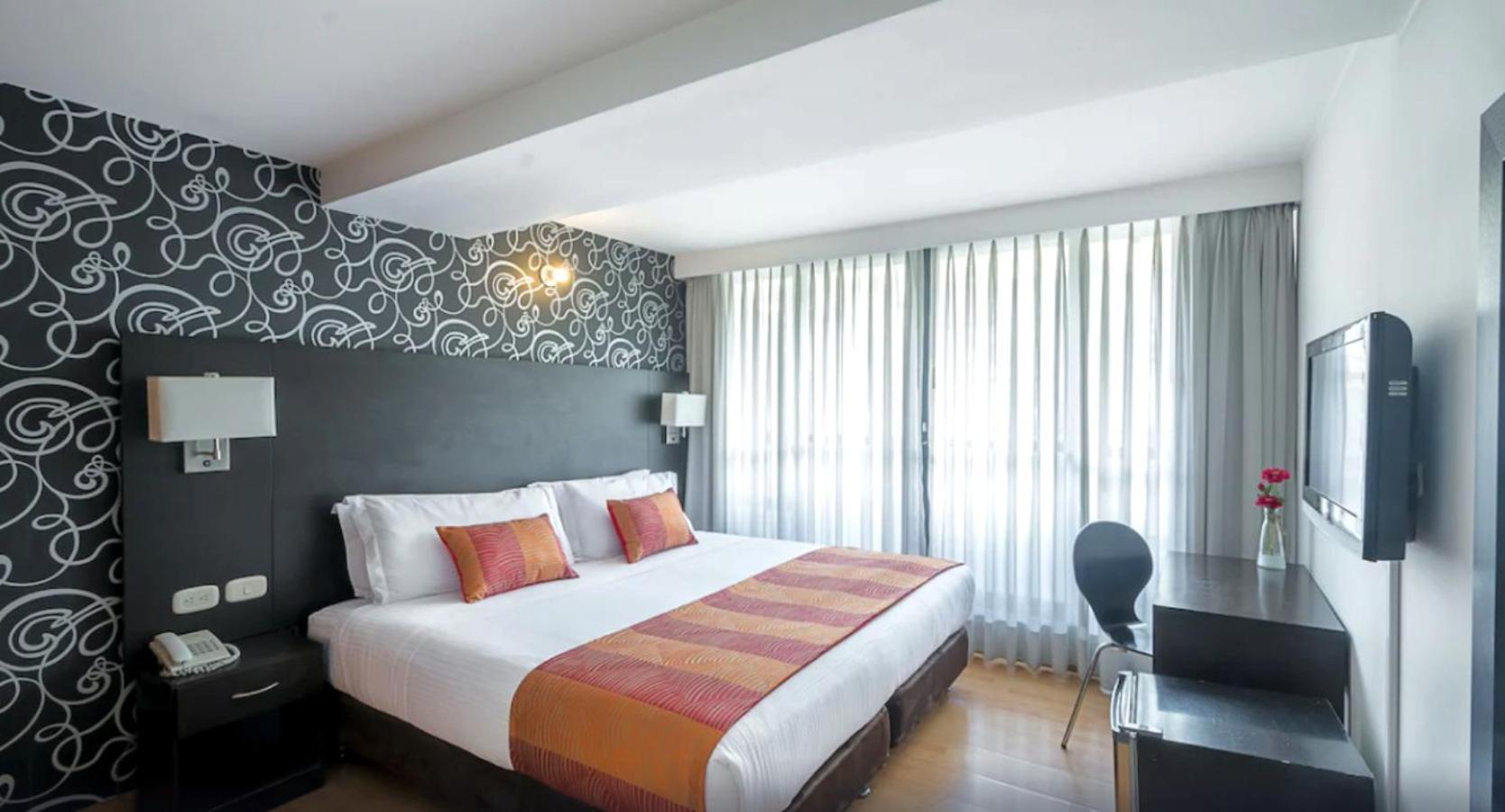 Hotel Silver Javeriana By Hospedium Богота Екстериор снимка
