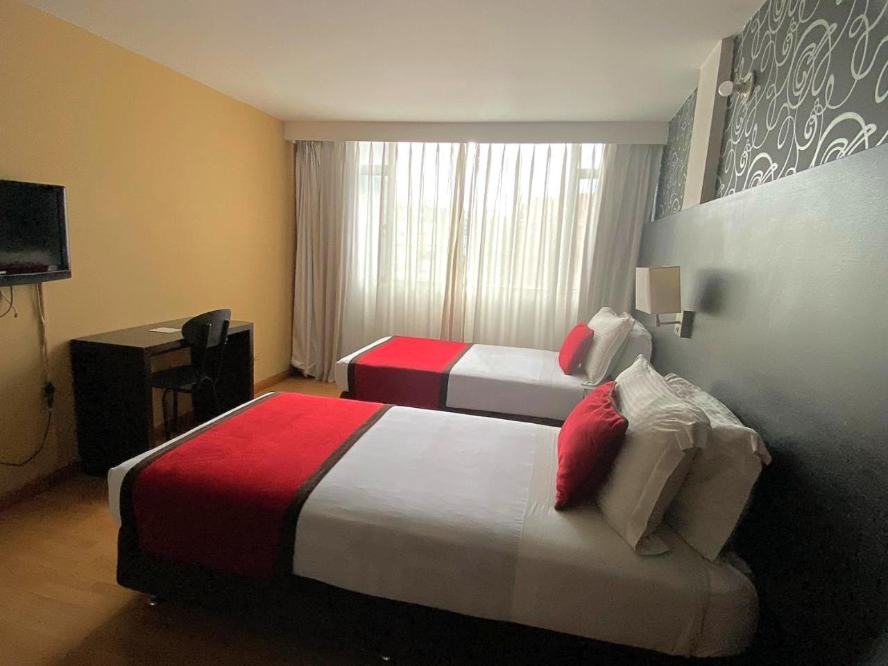 Hotel Silver Javeriana By Hospedium Богота Екстериор снимка
