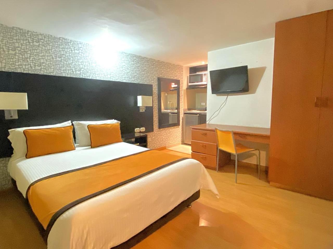 Hotel Silver Javeriana By Hospedium Богота Екстериор снимка