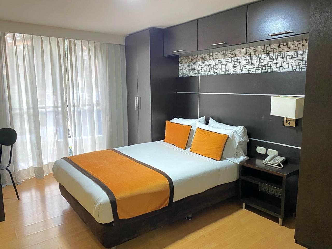 Hotel Silver Javeriana By Hospedium Богота Екстериор снимка