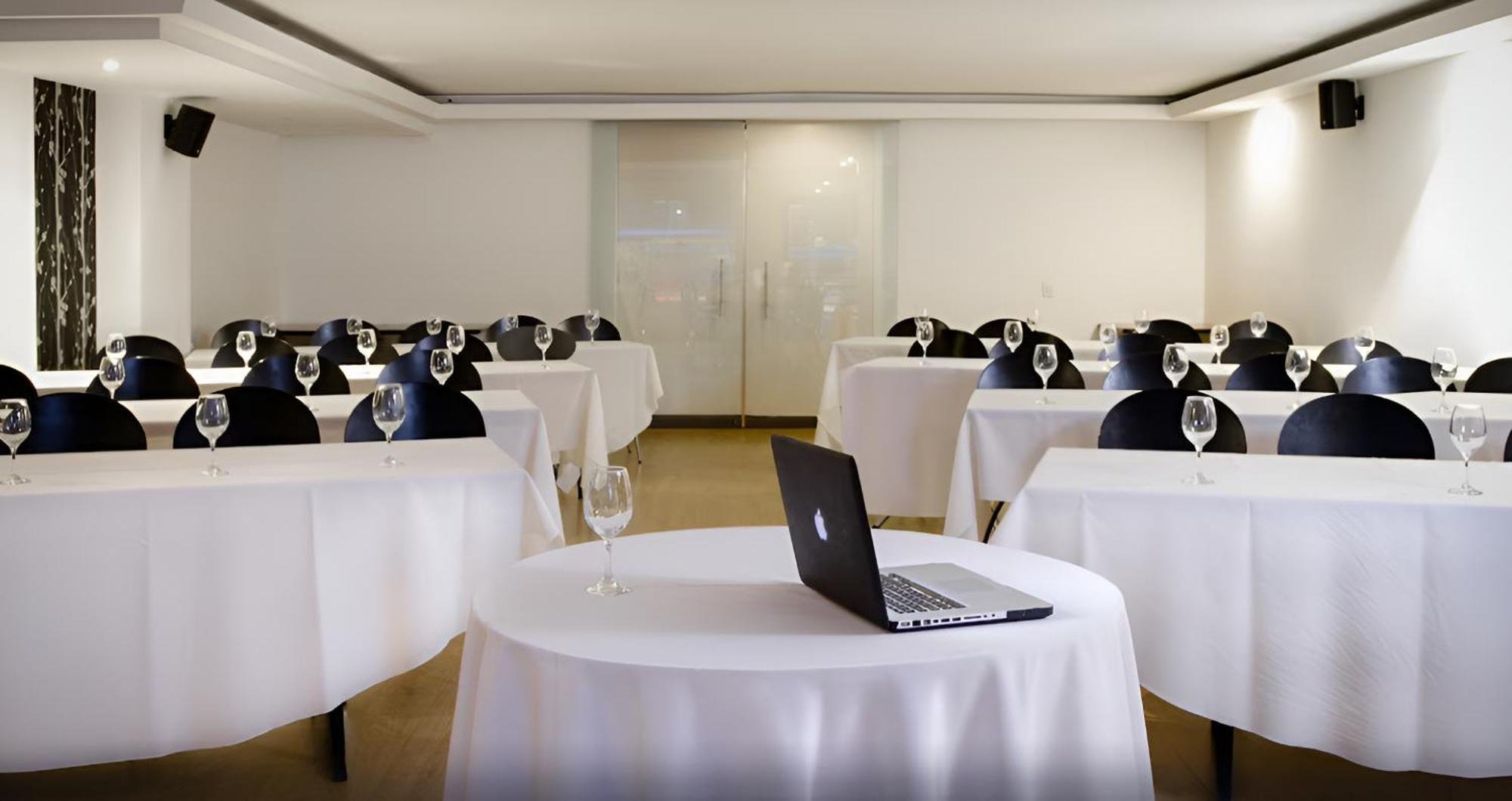 Hotel Silver Javeriana By Hospedium Богота Екстериор снимка